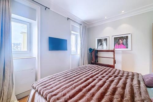 Elegant flat in the heart of the 7th - image 9