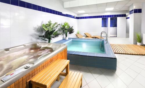 Hotel Academia in Felsőerdőfalva