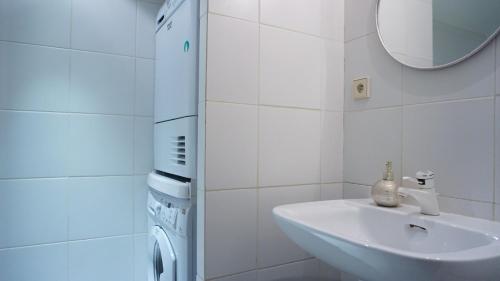 2-room in heart of Paris-Marais - main image