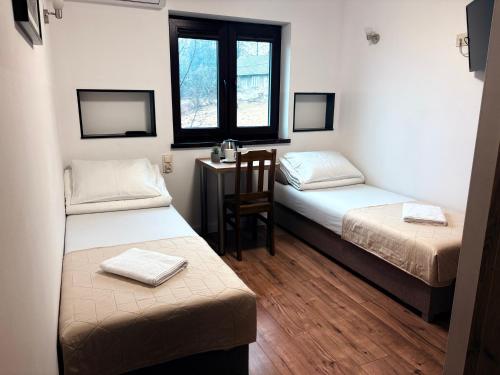 2 twin beds