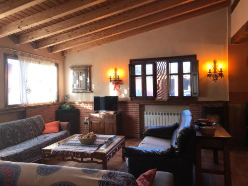 La Casa del Abuelo Simón (La Casa del Abuelo Simon) in Fuente el Sauz