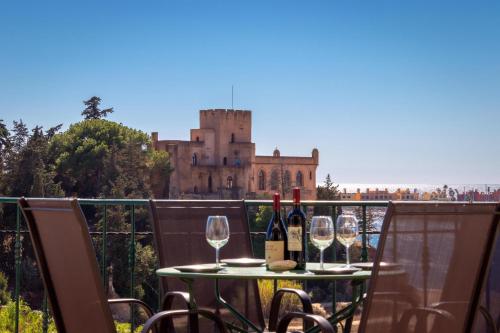 Front line townhouse Face la mer in Ferragudo luxury sea views - image 4