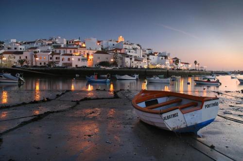 Front line townhouse n 9 in Ferragudo sea views - image 4
