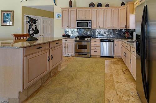 Luxurious Beach Block 4-Bdrm House for the whole family - prices reduced!! in บริกันทีน (NJ)