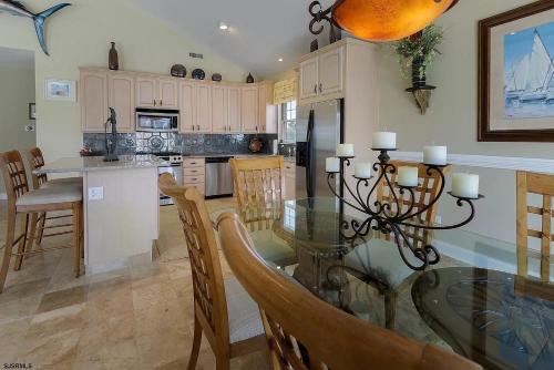 Luxurious Beach Block 4-Bdrm House for the whole family - prices reduced!! in บริกันทีน (NJ)