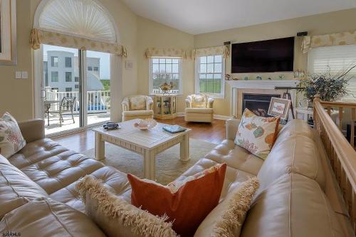 Luxurious Beach Block 4-Bdrm House for the whole family - prices reduced!! in บริกันทีน (NJ)