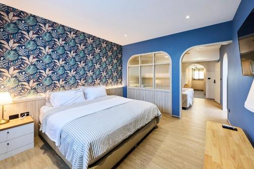 room detail thumbnail 1