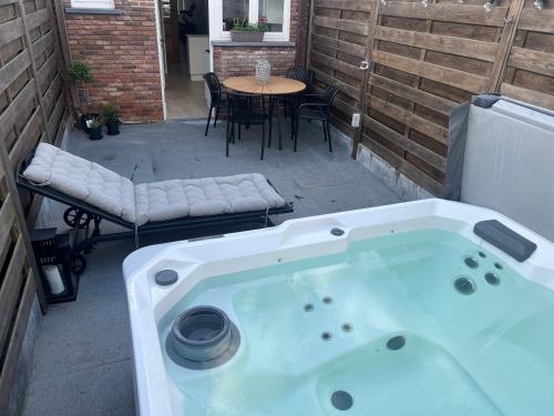 Holiday house with private jaccuzi Hotel de charme Rotselaar