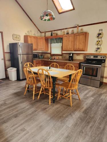 Optimum #9 with Hot Tub and Jacuzzi on Patoka Lake in Southern Indiana in Tunnelton, USA