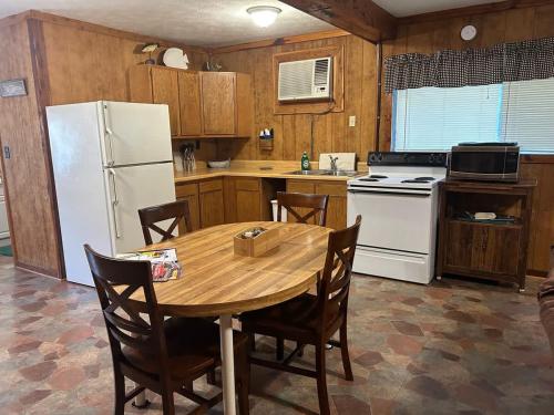 Adjoining Cabin #7A on Patoka Lake in Southern Indiana in Scottsburg, USA