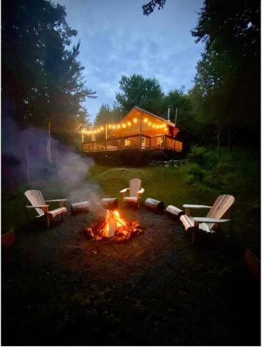 Le Rondin, Chalet en bois rond avec spa in Saint-Gabriel-de-Valcartier (QC)