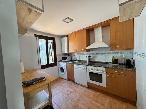 Konyha, Casa Miradell in Bubal