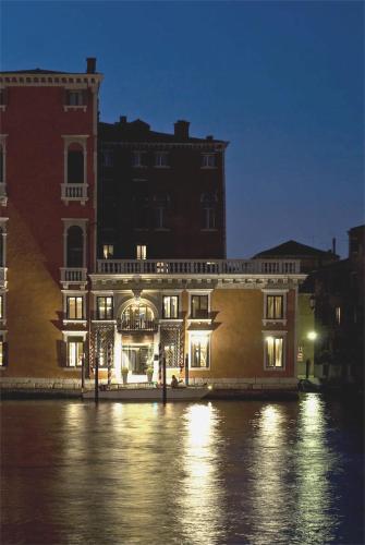 ホテル パラッゾ バルバリーゴ スル カナル グランデ