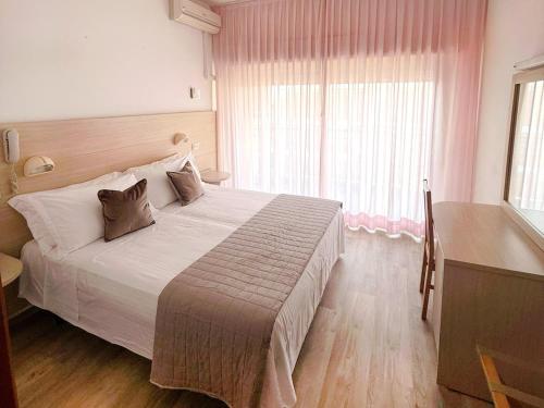 2 twin beds