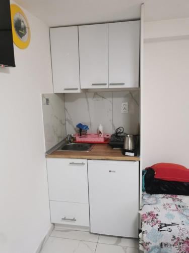 Suteren Aleksandar 3 - 50 m od bazena in Ribare