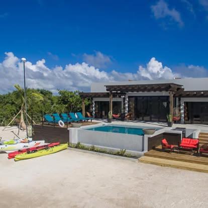 Casa Nex Ta Sea- Luxe Beachfront Escape in Ambergris Caye