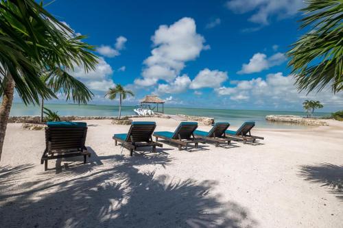 Casa Nex Ta Sea- Luxe Beachfront Escape in Ambergris Caye
