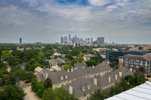 Downtown Houston - Studio - Shared Pool Gym - image 11
