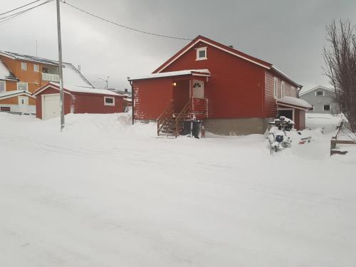 Hjem på Vadsøya (Hjem pa Vadsøya) in 瓦德瑟