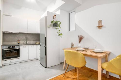 Urban Apartment in Athens city - image 5