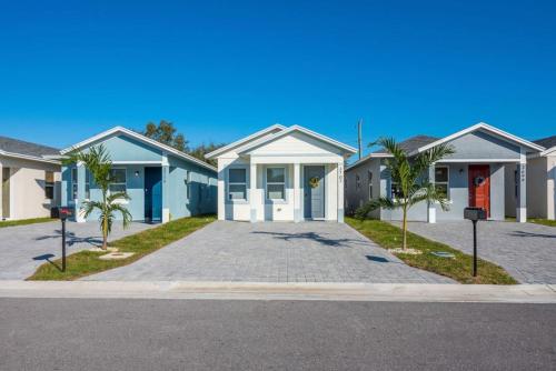 Comfortable Brand-New Home – khách sạn tại Palm Beach Lakes