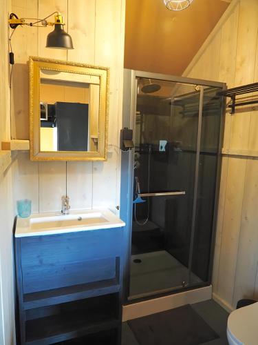 Hébergements insolites avec piscine au cœur de la nature dans un domaine familial (Hebergements insolites avec piscine au cœur de la nature dans un domaine familial) in 戈迪