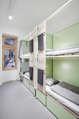 1 bunk bed