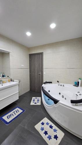 Villa familiale avec piscine privée (Villa familiale avec piscine privee) in Douar Bel Gaid