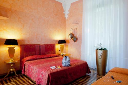Deluxe Double Room image 6