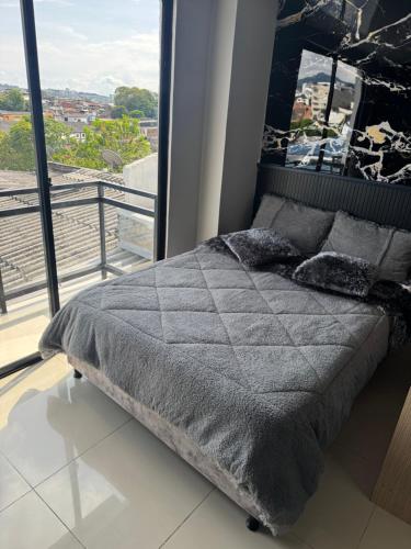 Apartasuite moderno con balcón excelente ubicación