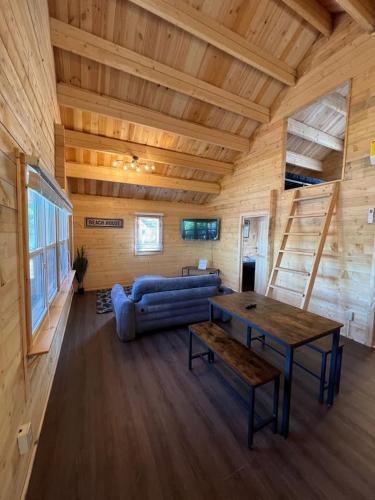 Horseshoe Lake Beachside Cottage in Seguin (ON)