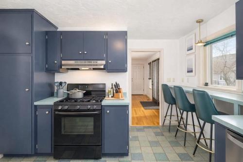 Private Riverside Retreat in Appleton Downtown