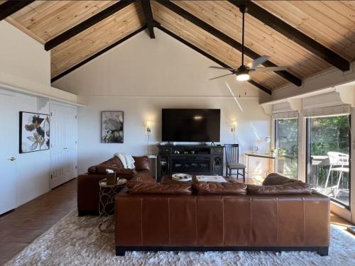 Remarkable Mountain Escape! Breathtaking Views & Pet Friendly! in Ararata (VA)