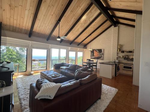 Remarkable Mountain Escape! Breathtaking Views & Pet Friendly! in Ararata (VA)