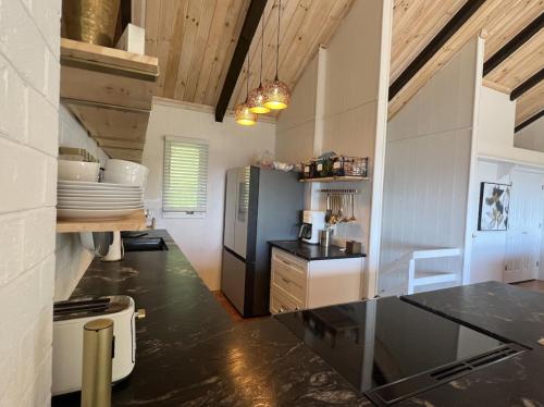 Remarkable Mountain Escape! Breathtaking Views & Pet Friendly! in Ararata (VA)