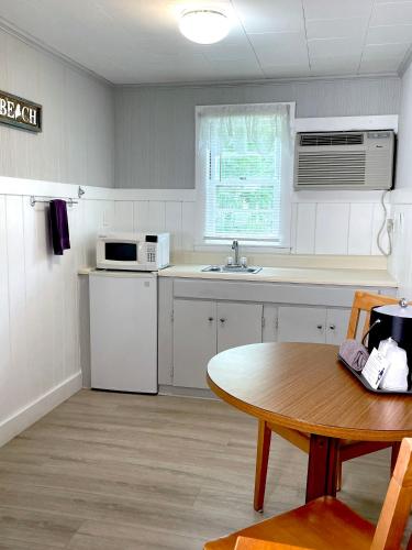 Kennebunkport Motor Lodge - image 41