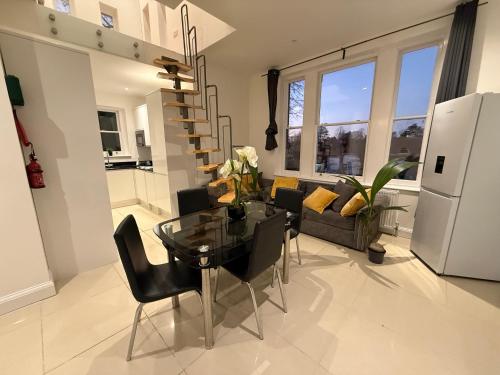 Private Luxury Ensuite Room Greater London, Free Parking Gatwick 15MIN - Merstham