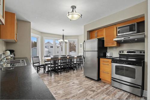 Executive-BBQ-Full-Kitchen-Washer-Dryer-Sauna-Backyard-Parking-Air-Conditioning, The Blue Mountains (foto 4)