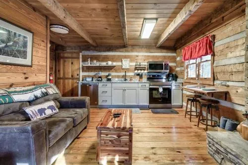 Smoky Mountains Log Cabin w Private Hot Tub, BBQ photo 2