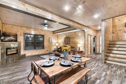 Dog Friendly Smokies Cabin Hot Tub & Arcade in Caton (TN)