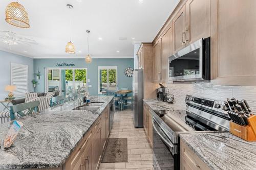 Sea Haven - Private Beach Home Near Orlando - Heated Pool & Spa in Indialantic (Florida)