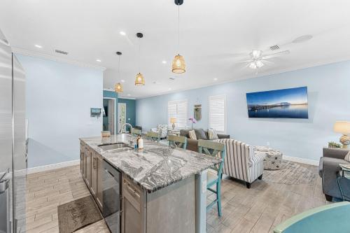 Sea Haven - Private Beach Home Near Orlando - Heated Pool & Spa in Indialantic (Florida)