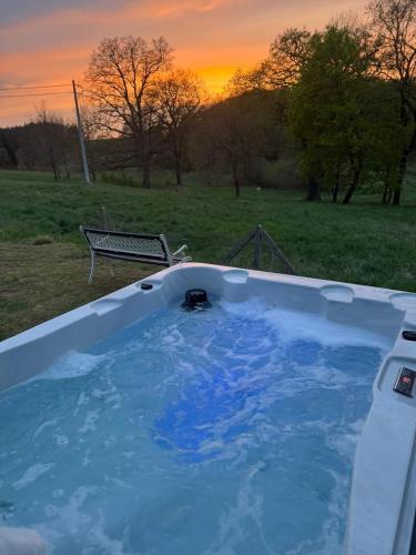 Domek z jacuzzi Studnica 39 in Kanice