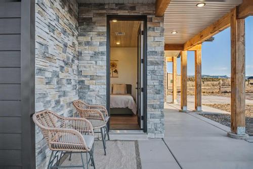 The Cliffs - Bryce Canyon-Zion- Hot Tub- Family Home Sleeps 10 - image 3