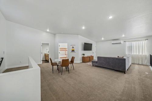 The Cliffs - Bryce Canyon-Zion- Hot Tub- Family Home Sleeps 10 - image 6