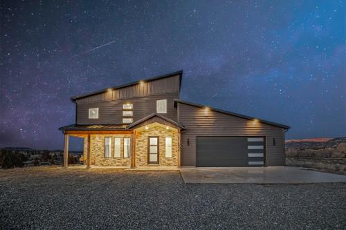 The Cliffs - Bryce Canyon-Zion- Hot Tub- Family Home Sleeps 10 - image 13