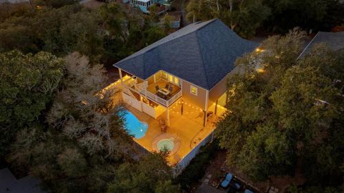 2min WALK to Beach, 5BR House, Pool, Hot Tub, SL16 – khách sạn tại Bãi biển North Myrtle