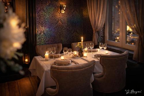 La Reine Hotel & Restaurant in Spa City Center