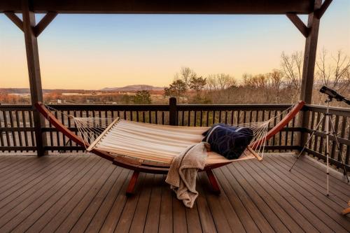 Open Skydeck with Spectacular View and Hot Tub, Sevierville
