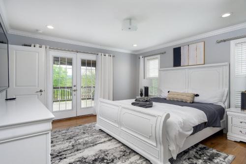 Hot Tub, Views & Game Room - 20 min to Downtown Asheville! in Mars Hill, USA
